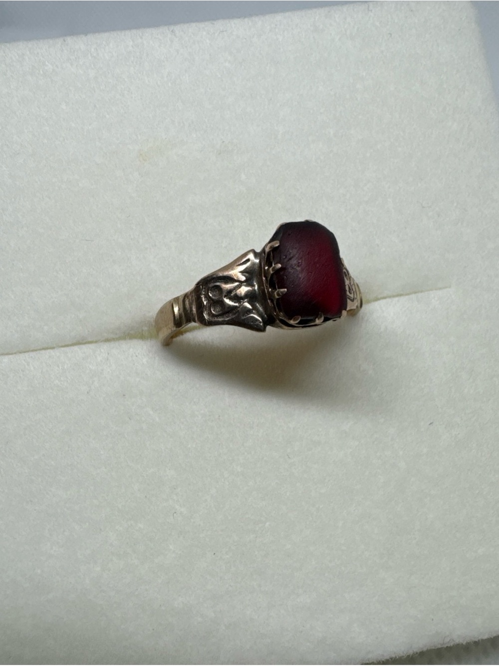 Antique 10K Yellow Gold Red Glass Ring Size 7.75 Victorian Claw Setting 2.34g